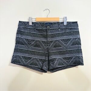 💥4/$10💥 American Eagle Black & White Patterned Midi Length Shorts 5” Inseam